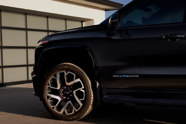AVAILABLE 24-INCH ALUMINUM WHEELS†